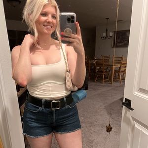 Meet your Posher, Caressa